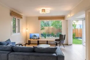 Antho's - (( Agía Eleoúsa ))