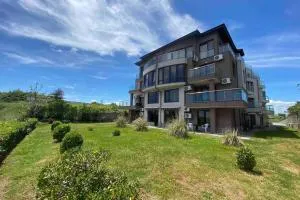 Seaview dreamy apartment with a pool and garden - Igneada