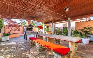 Apartments and Rooms Lago Rupa