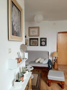 Lovely bright Apartment with Backyard-renovated!