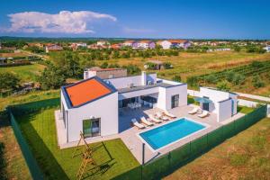 Villa Mateo with heated pool