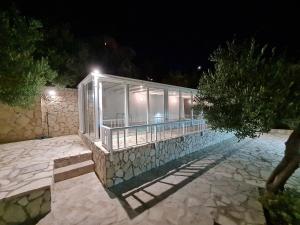 Vila Maslina Apartments mit Pool und Garten nahe am Strand