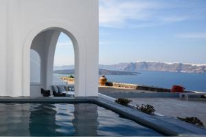 Two-Bedroom Suite with Heated Plunge Pool and Caldera View - Split Level  room in Kalestesia Suites