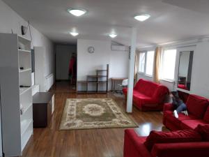 Apartament 5 camere cu balcon Costinesti plaja 5 minute Nucilor 6