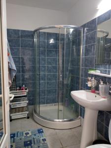 Apartament 5 camere cu balcon Costinesti plaja 5 minute Nucilor 6