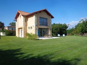 Maisons de vacances GRANGE LA BIGARDERIE : Maison 2 Chambres