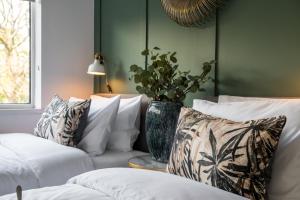 Large Luxury Solihull 5 Bedroom House - The Residence - Close to NEC - Sleeps 9