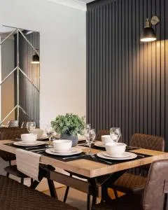 Large Luxury 5 Bedroom Solihull House, Sleeps 9 - Close to NEC, Birmingham BHX Airport - Sheldon