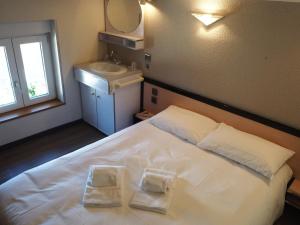 Hotels HOTEL LE FOIRAIL : photos des chambres