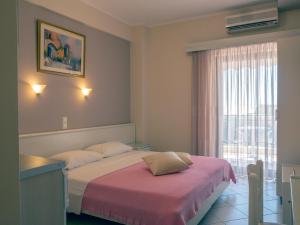 Studio (2 Adults) with Sea View room in Hotel Loukas Vrachos