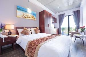 The Shine Hotel & Apartment