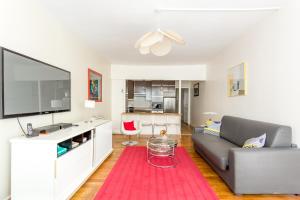 Saint Honore Louvre with AC