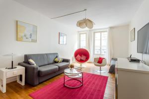 Saint Honore Louvre with AC