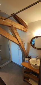 B&B / Chambres d'hotes L'Aubinoise : Chambre Double avec Salle de Bains Privative