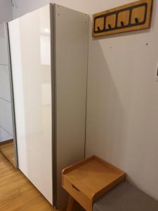 Maly apartament w zieleni blisko jeziora