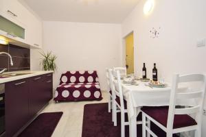 Apartment in Zaton with balcony, air conditioning, WiFi, washing machine 685-1 