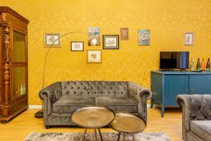Old Piano Apartment