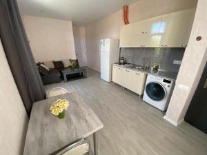 Nikas apartment with balcony in old Tbilisi