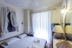 Beachfront Villa - 100m to Beach - Sleeps 10