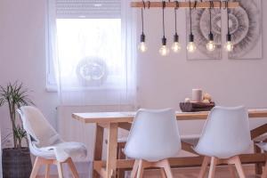 House Eden with Mountain Views