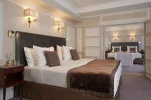 Family Suite room in Majestic Hotel Spa - Champs Elysées