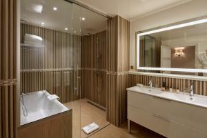 Hotels Majestic Hotel Spa - Champs Elysees : Suite Familiale