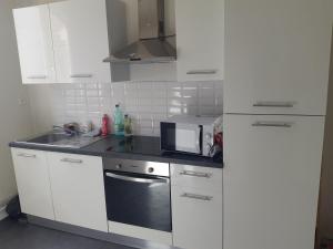 Appartements Elbeuf 4 CHAMBRES 8 PERSONNES MAX POUR GROUPES WIFI : Appartement