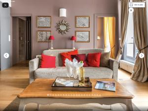 BROUILLY 17 avenue de la Bourdonnais 4 eme