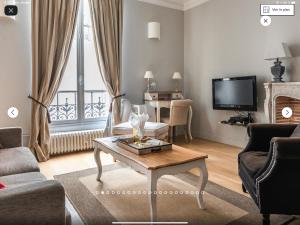 BROUILLY 17 avenue de la Bourdonnais 4 eme