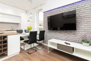 Two-Bedroom Apartment Old Town Gdansk Walowa by Renters