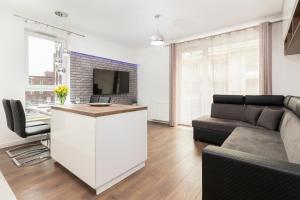Two-Bedroom Apartment Old Town Gdansk Walowa by Renters