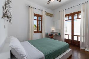 Villa Korfos Milos Greece