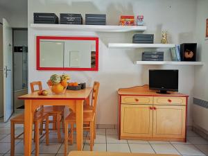 La Maison Bleue, village vacances, piscine, parking