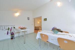 Apartment in Pakoštane with terrace air conditioning WiFi washing machine 48991