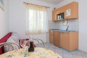 Apartment in Orebic with balcony, air conditioning, WiFi, dishwasher (4934-6)