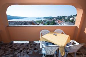 Apartments Lopar 178 