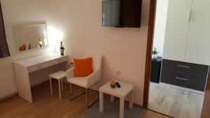 Room in Rakovica with terrace, air conditioning, WiFi 4371-5 