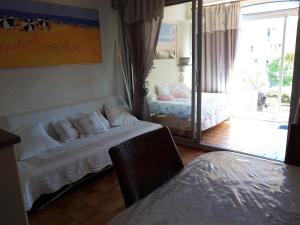 T2, jardin, véranda chambre, climatisation, parking privatif, proche à pied centre, plage, gare, pour 3 adultes ou 2 adultes avec 2 enfants