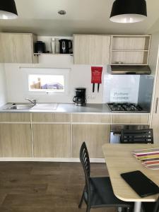 Bungalow confortable à Saint-Julien-en-Born avec piscine partagée