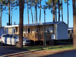 Maisons de vacances Bungalow de 3 chambres avec piscine partagee jardin amenage et wifi a Saint Julien en Born a 4 km de la plage : photos des chambres