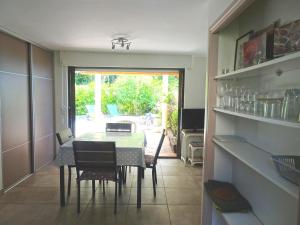 Beau 2 pièces avec vue mer en terrasse face plage de Gigaro