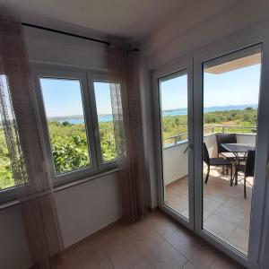 Apartman with sea view KAVALA- Pašman, Kraj