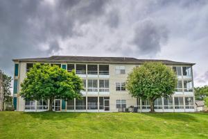 Champions Retreat Condo Near 76 Strip