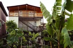 Гостевой дом ЛЕТНИЙ САД - Gumistʼa