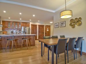 Crystal Peak Pioneer Condo: Slopeside Luxury