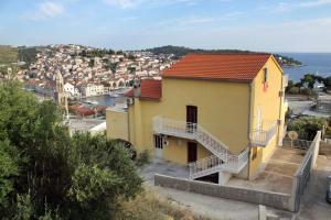 Studio Apartment in Hvar Town with Sea View, Terrace, Air Conditioning, Wi-Fi (3615-4)