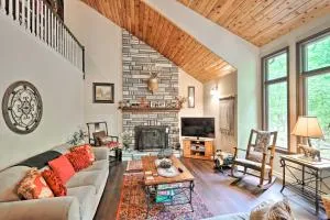 Relaxing Eagle Rock Resort Home - 1 Block to Lake! - هازلتون