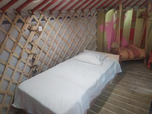 Tentes de luxe Ravissant yourte traditionnelle : photos des chambres