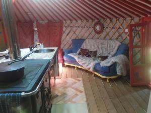 Tentes de luxe Ravissant yourte traditionnelle : photos des chambres