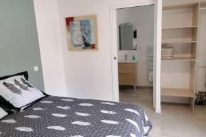 Appartement type studio plain pied terrasse & plage